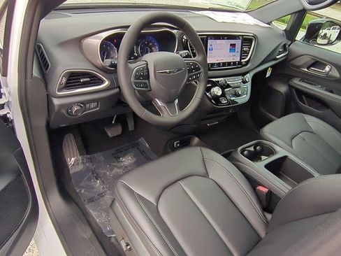 New 2026 Chrysler Voyager LX image 11