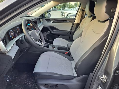 New 2026 Volkswagen Tiguan SE image 7