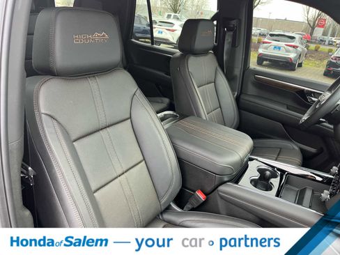 Used 2025 Chevrolet Tahoe High Country image 14