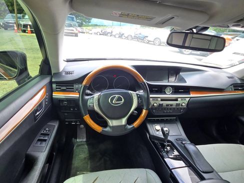 Used 2014 Lexus ES 300h w/ Luxury Package w/Bamboo Trim FWD image 5
