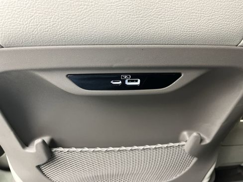 Used 2021 Chrysler Pacifica Touring-L w/ Premium & Safety Sphere Group image 12