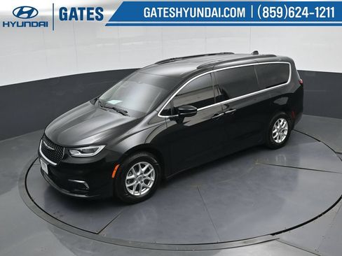 Used 2022 Chrysler Pacifica Touring-L w/ Uconnect Theater Family Group FWD image 55