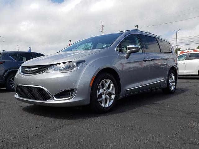 Used 2020 Chrysler Pacifica Limited w/ 8-pass Seating Package FWD image 3