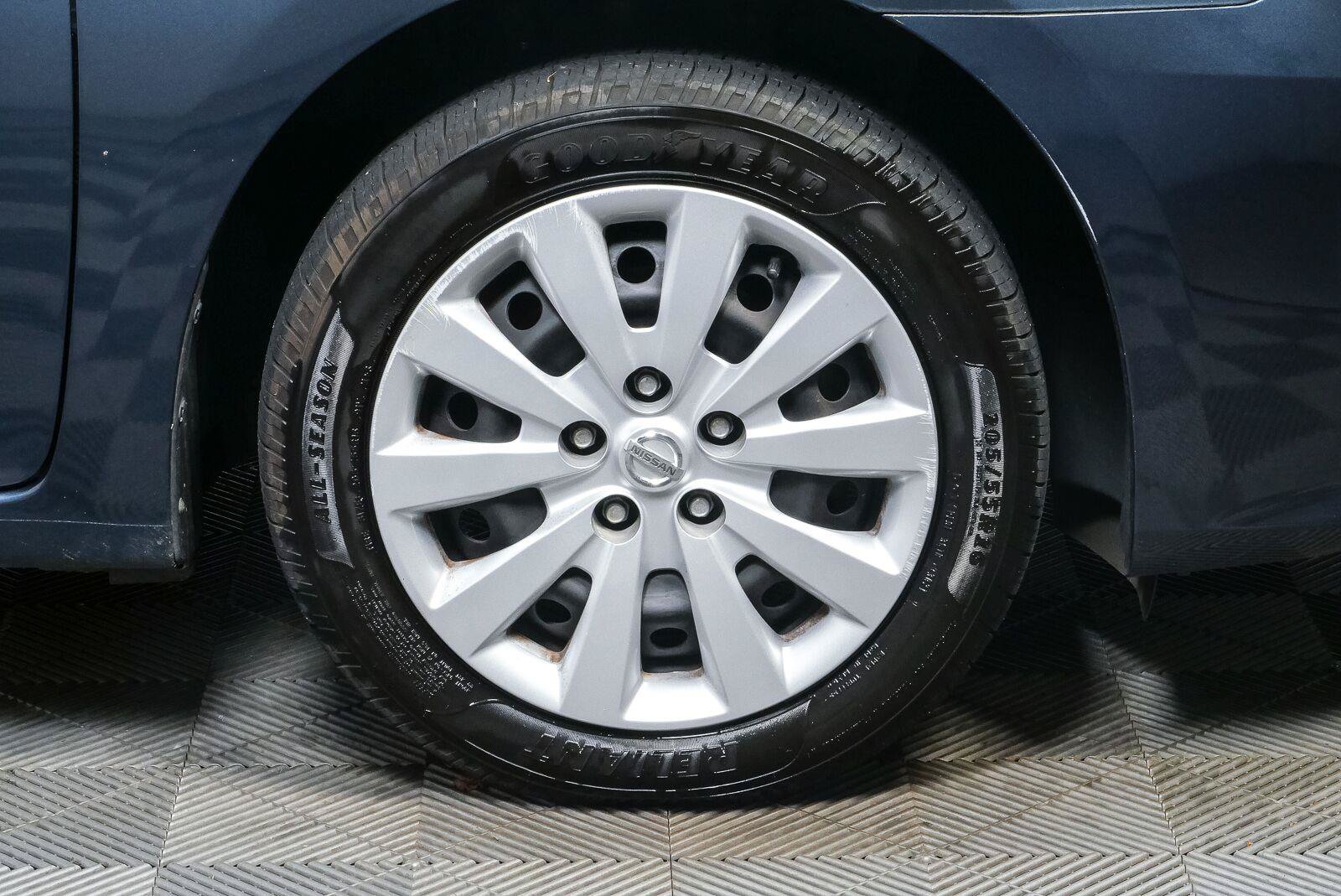 Used 2017 Nissan Sentra SV FWD image 33