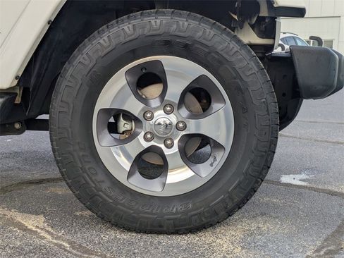 Used 2017 Jeep Wrangler Unlimited Sahara w/ Max Tow Package image 12