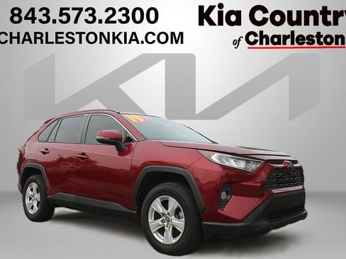 Used 2019 Toyota RAV4 XLE FWD image 1
