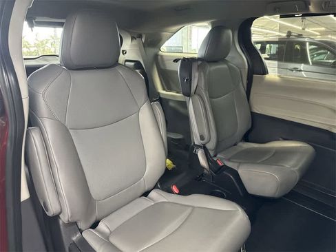 Used 2022 Toyota Sienna XLE w/ XLE Plus Package image 26