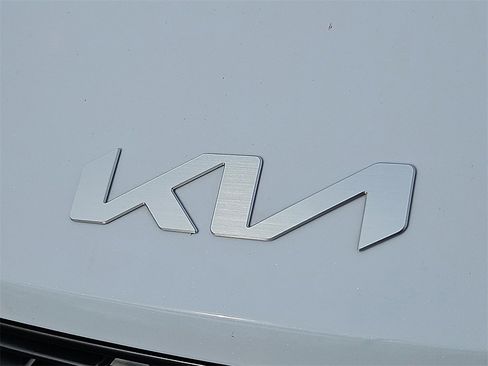 Used 2023 Kia K5 LXS image 30