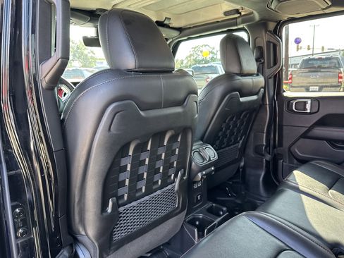 Used 2023 Jeep Gladiator Rubicon w/ Cold Weather Group image 14