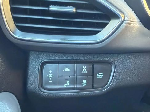 Used 2019 Hyundai Santa Fe SEL image 15