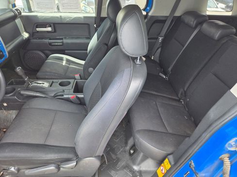 Used 2007 Toyota FJ Cruiser 2WD image 6