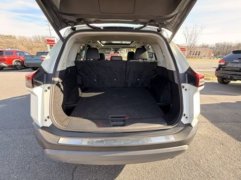 Certified 2022 Nissan Rogue SV w/ SV Premium Package image 19