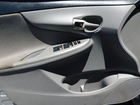 Used 2013 Toyota Corolla LE image 10