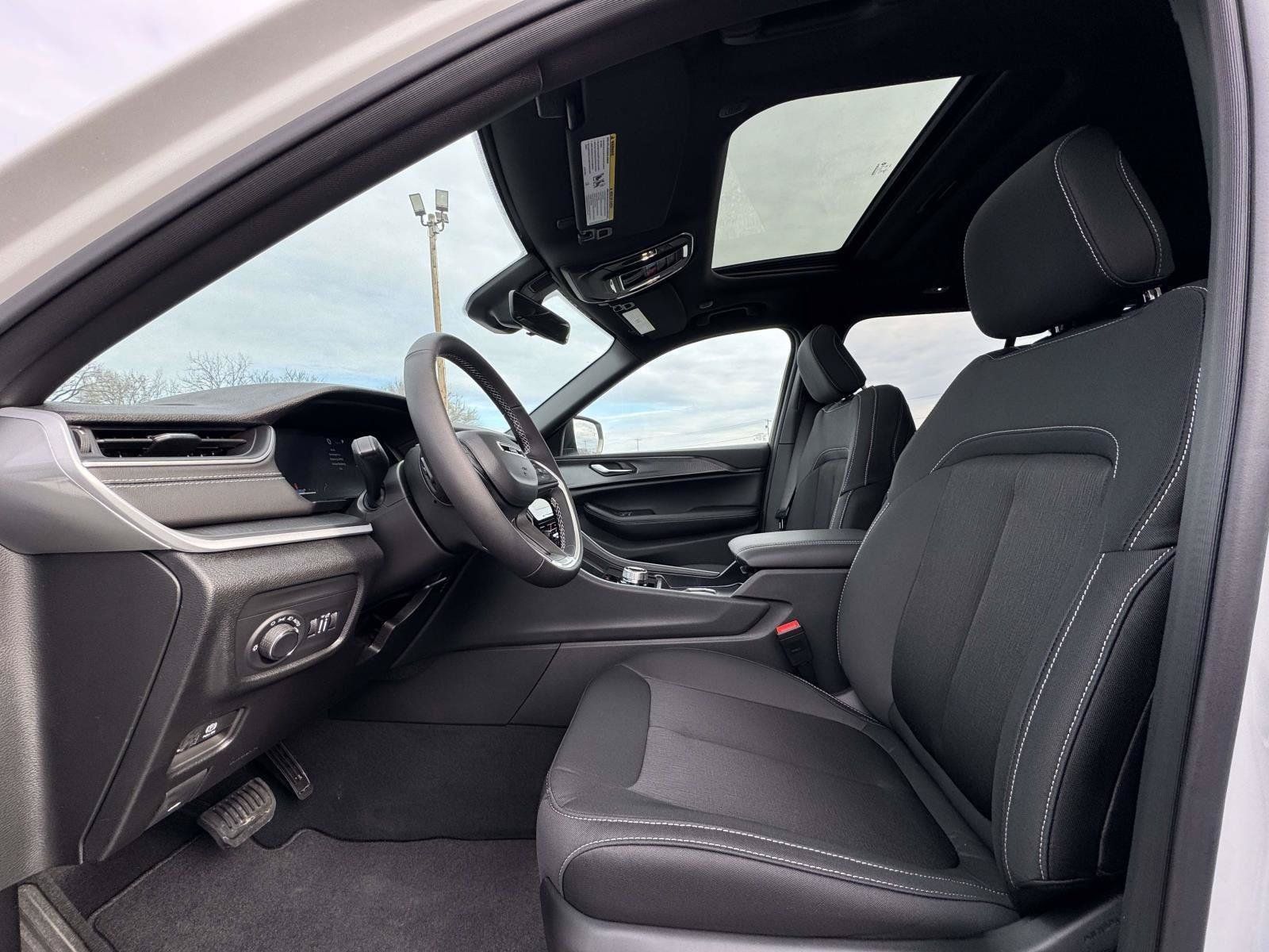 New 2026 Jeep Grand Cherokee Laredo X AWD/4WD image 18