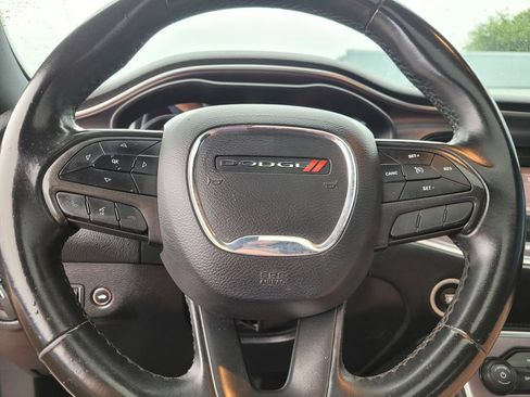 Used 2017 Dodge Challenger SXT w/ Driver Convenience Group RWD image 20