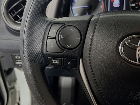 Used 2018 Toyota RAV4 LE FWD image 19