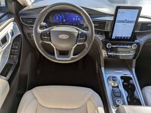 Certified 2021 Ford Explorer Platinum w/ Equipment Group 601A image 16