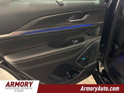 Used 2022 Jeep Grand Cherokee Overland w/ Luxury Tech Group IV image 27