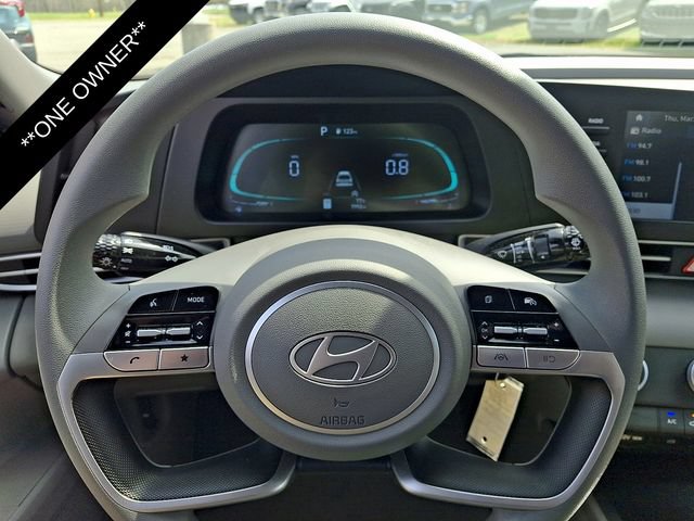 Used 2025 Hyundai Elantra SE FWD image 19