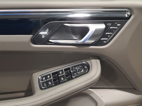 New 2026 Porsche Macan image 14