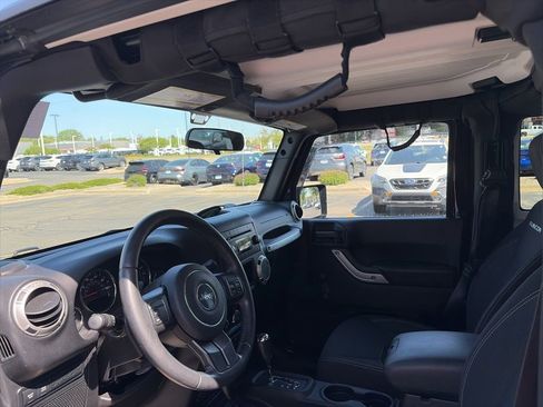 Used 2017 Jeep Wrangler Rubicon w/ Trailer Tow Group AWD/4WD image 10