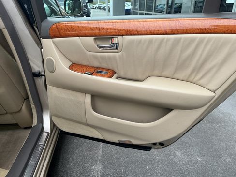 Used 2005 Lexus LS 430 RWD image 11