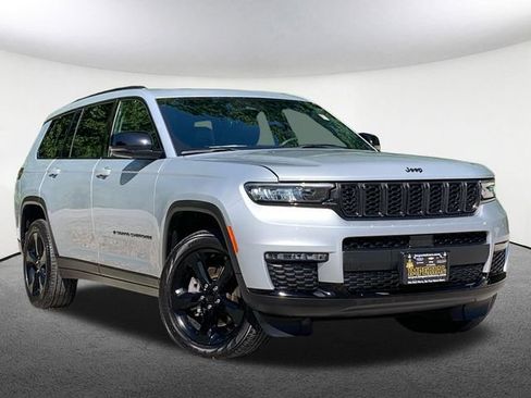 Used 2024 Jeep Grand Cherokee L Limited w/ Black Appearance Package AWD/4WD image 2