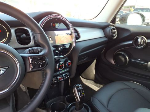 Used 2022 MINI Cooper 2-Door Hardtop FWD image 22