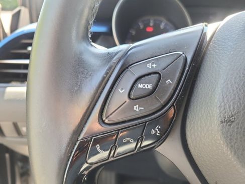 Used 2019 Toyota C-HR XLE FWD image 25