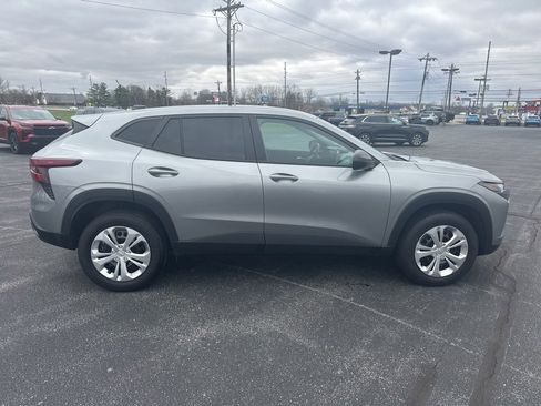Used 2024 Chevrolet Trax LS image 13