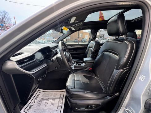 Used 2024 Jeep Grand Cherokee L Limited w/ Luxury Tech Group II image 9