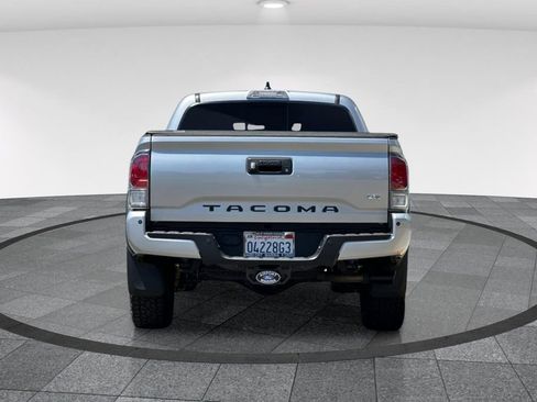 Used 2021 Toyota Tacoma TRD Off-Road w/ Technology Package AWD/4WD image 7