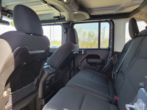 Used 2025 Jeep Wrangler Unlimited Rubicon 4xe w/ Safety Group AWD/4WD image 18