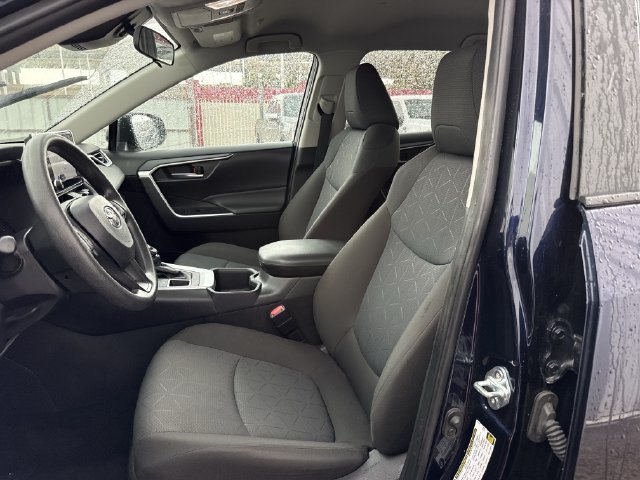 Used 2025 Toyota RAV4 XLE AWD/4WD image 29