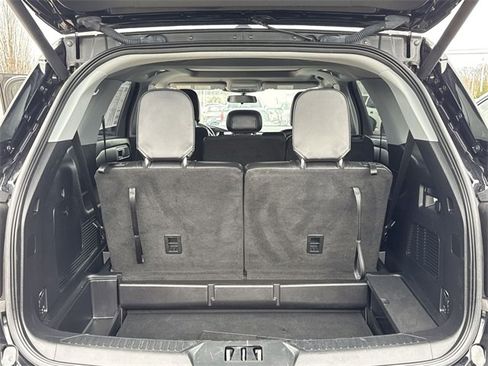 Used 2022 Ford Explorer XLT w/ Equipment Group 202A image 11