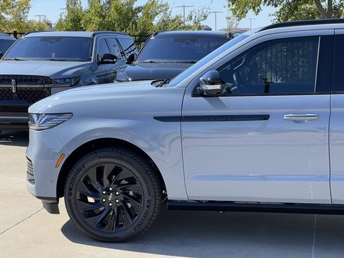 New 2025 Lincoln Navigator Reserve w/ Jet Appearance Package image 5