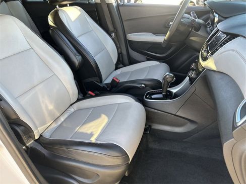 Used 2020 Chevrolet Trax Premier image 8