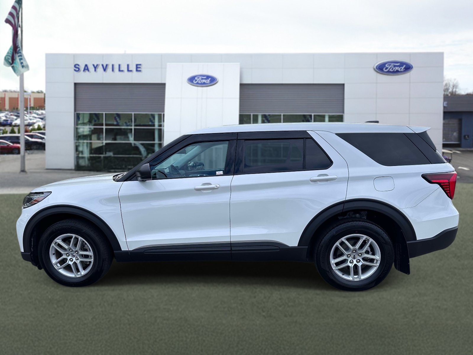 Used 2026 Ford Explorer Active AWD/4WD image 2