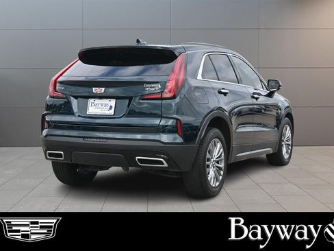 Used 2024 Cadillac XT4 Premium Luxury w/ Cold Weather Package FWD image 5