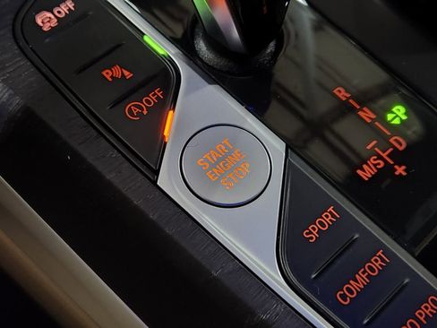 Used 2022 BMW 330i Sedan w/ Driving Assistance Package image 38