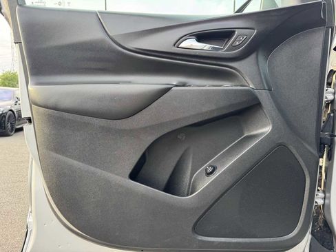 Used 2018 Chevrolet Equinox LT FWD image 25