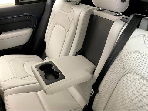 Used 2025 Land Rover Defender 110 X-Dynamic SE image 36