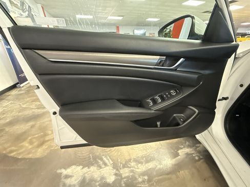 Used 2018 Honda Accord LX image 15