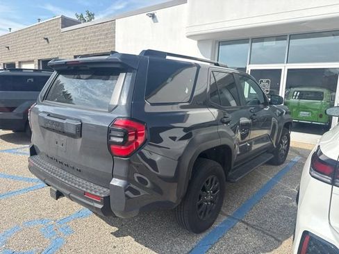 Used 2025 Toyota 4Runner SR5 AWD/4WD image 5