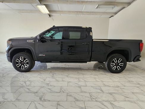 Used 2023 GMC Sierra 1500 AT4 w/ AT4 Premium Package AWD/4WD image 4