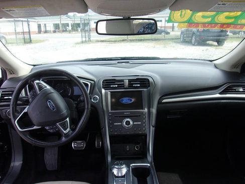 Used 2017 Ford Fusion Titanium FWD image 12
