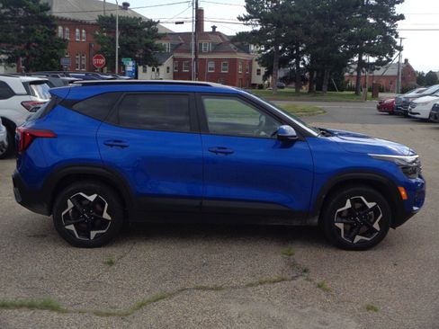 Used 2025 Kia Seltos S AWD/4WD image 4