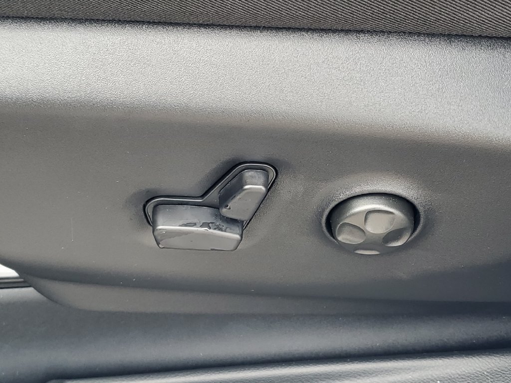 New 2027 Chrysler Pacifica Select FWD image 16