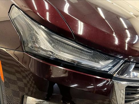 Used 2023 Chevrolet Traverse LT FWD image 26