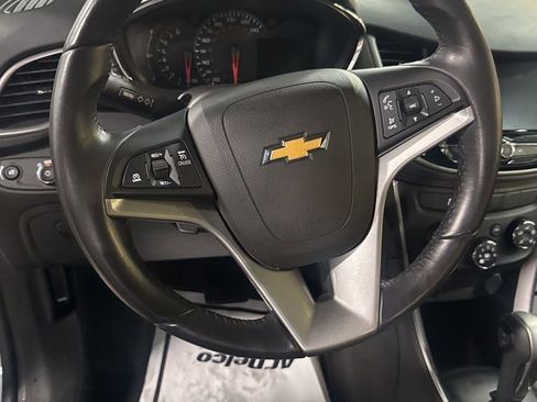 Used 2022 Chevrolet Trax LT w/ Driver Confidence Package image 10